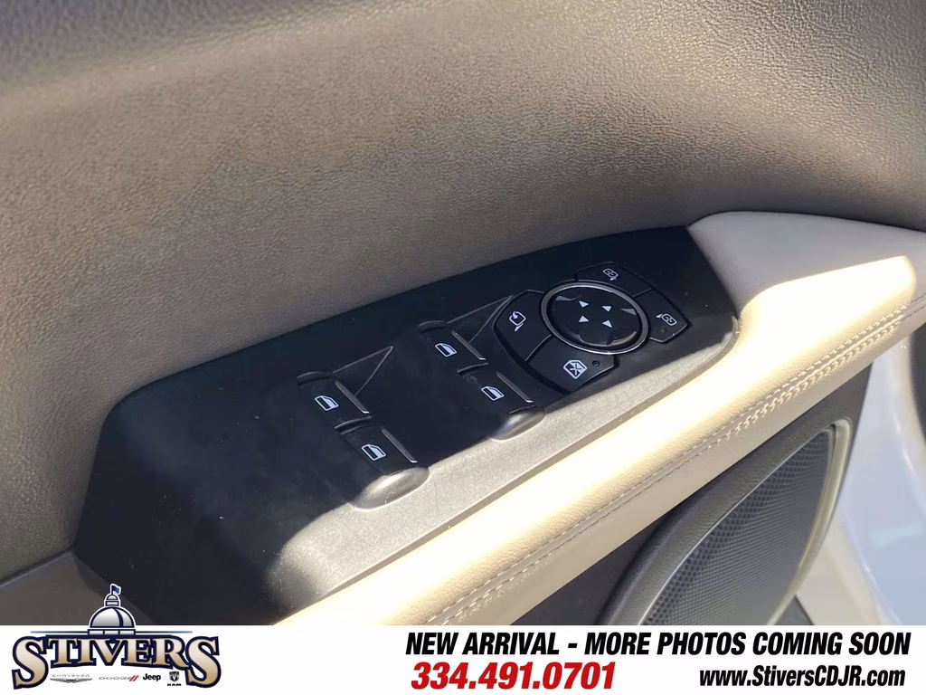 2022 White Metallic Lincoln Nautilus Reserve AWD SUV