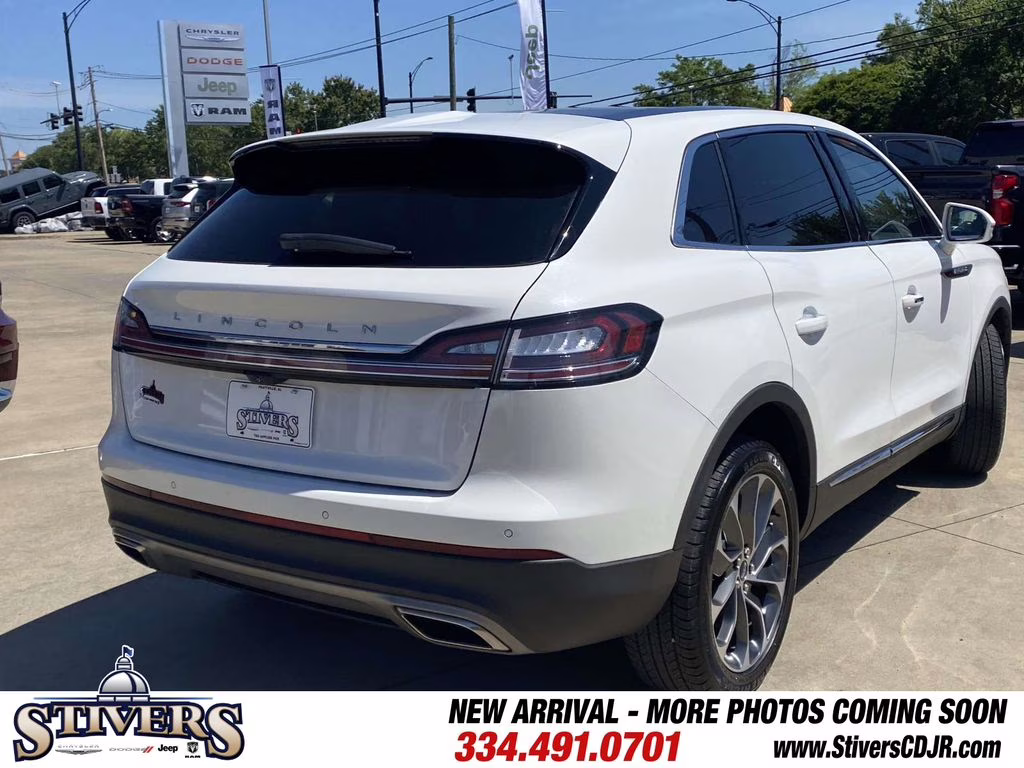 2022 White Metallic Lincoln Nautilus Reserve AWD SUV