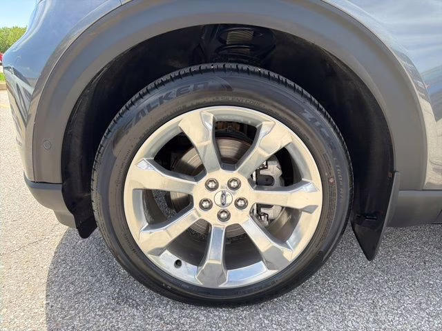 2020 Magnetic Ford Explorer Platinum 4X4 SUV
