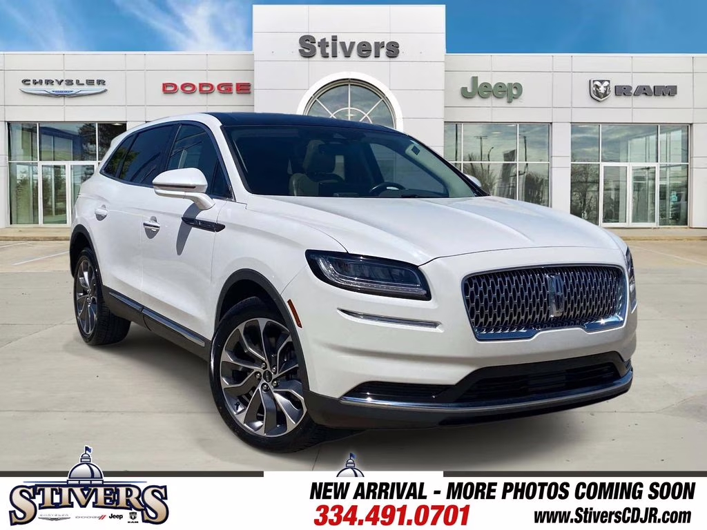 2022 White Metallic Lincoln Nautilus Reserve AWD SUV