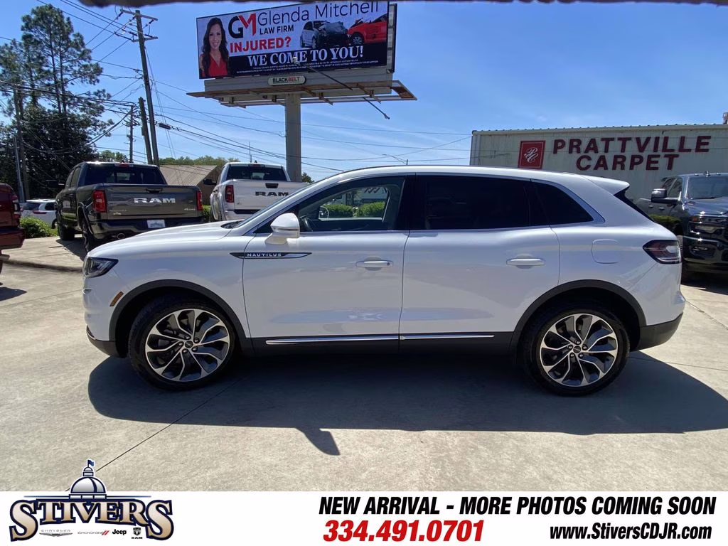 2022 White Metallic Lincoln Nautilus Reserve AWD SUV