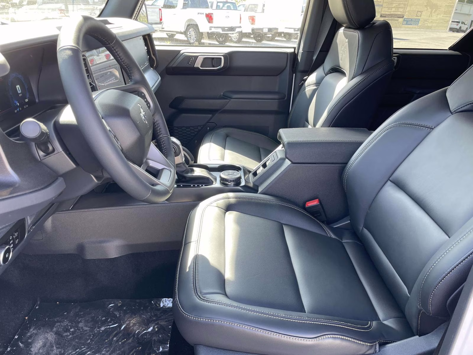 2026 Oxford White Ford Bronco Badlands 4X4 SUV