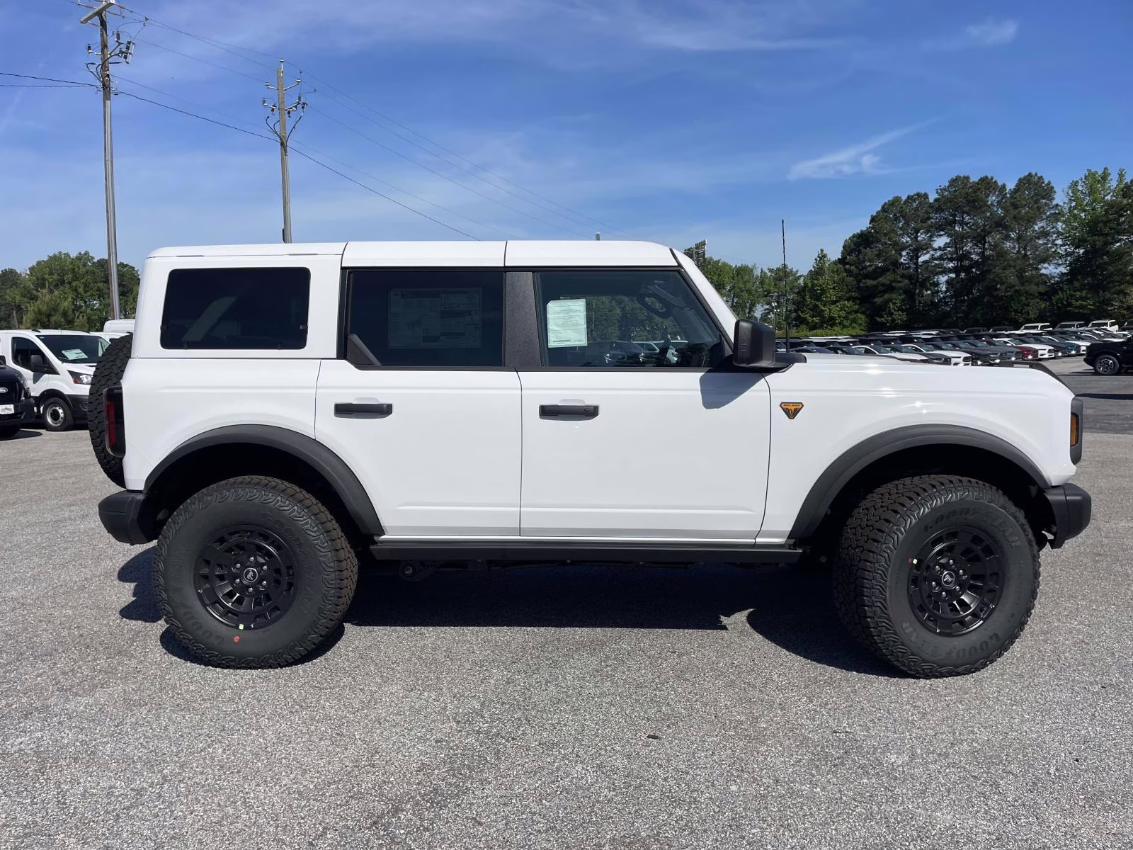 2026 Oxford White Ford Bronco Badlands 4X4 SUV