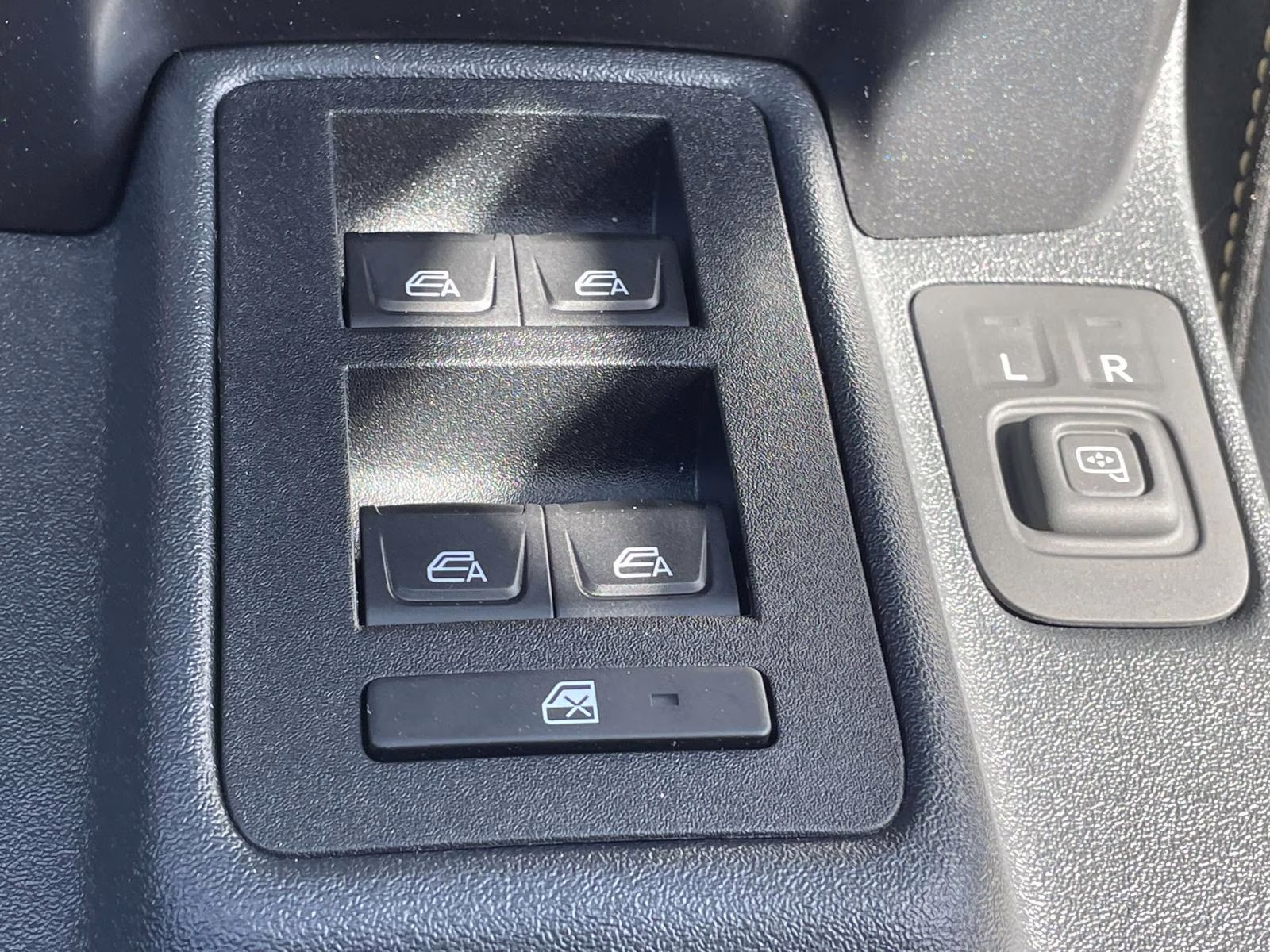 2026 Oxford White Ford Bronco Badlands 4X4 SUV