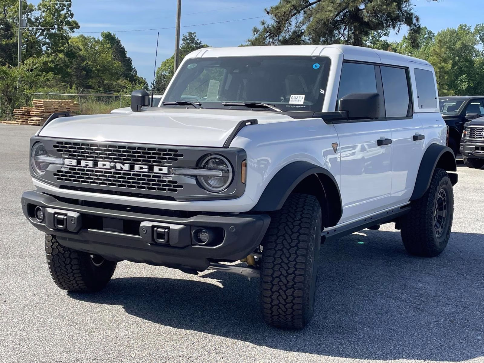 2026 Oxford White Ford Bronco Badlands 4X4 SUV