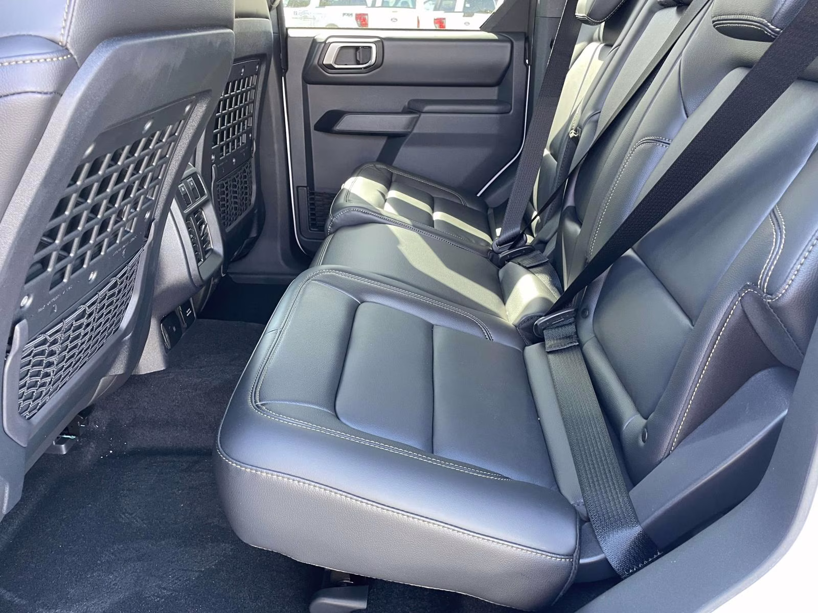 2026 Oxford White Ford Bronco Badlands 4X4 SUV