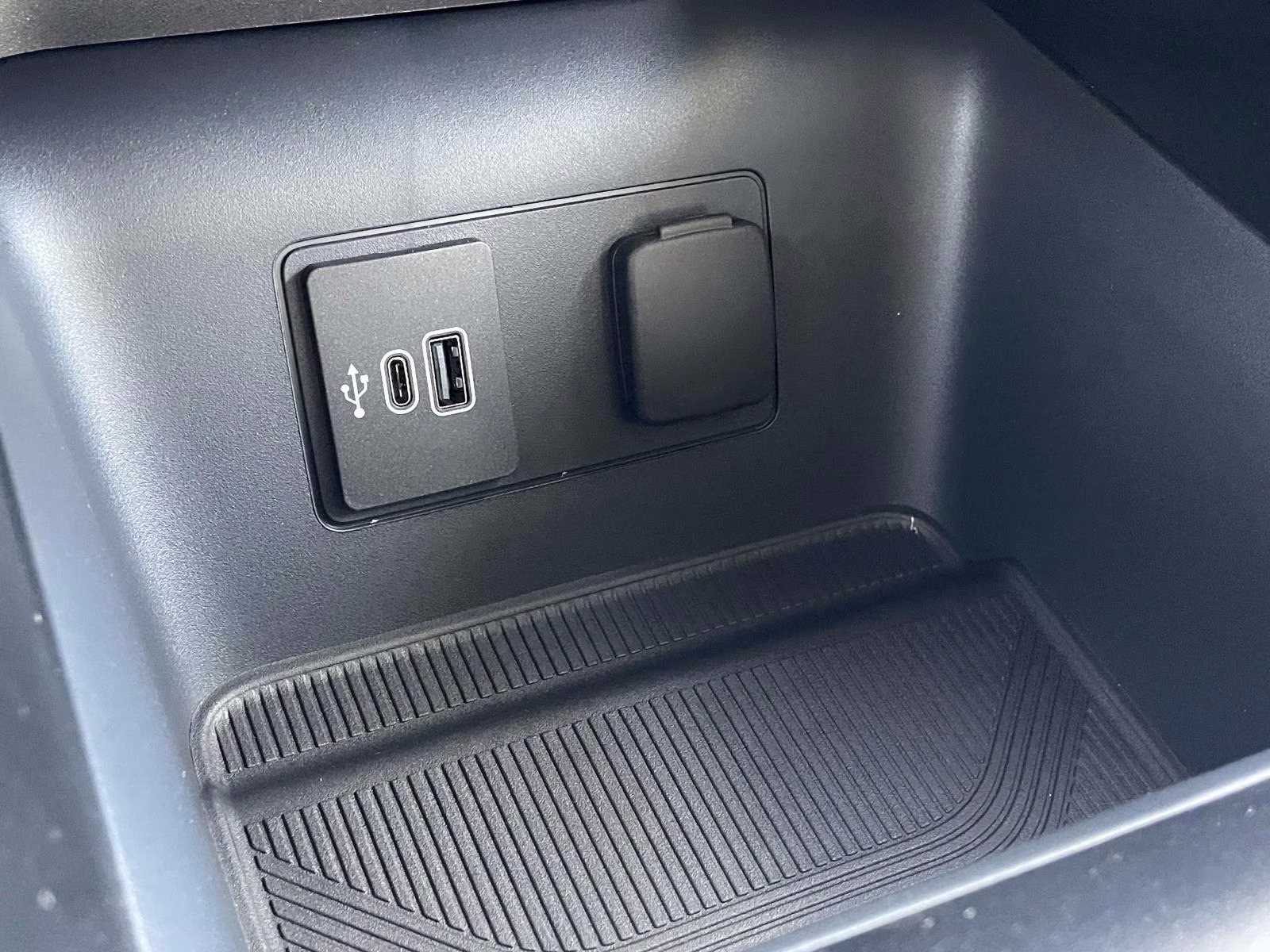 2026 Black Metallic Ford Explorer Active RWD SUV