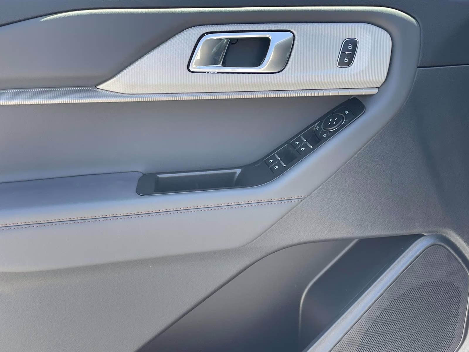 2026 White Metallic Ford Explorer Active RWD SUV