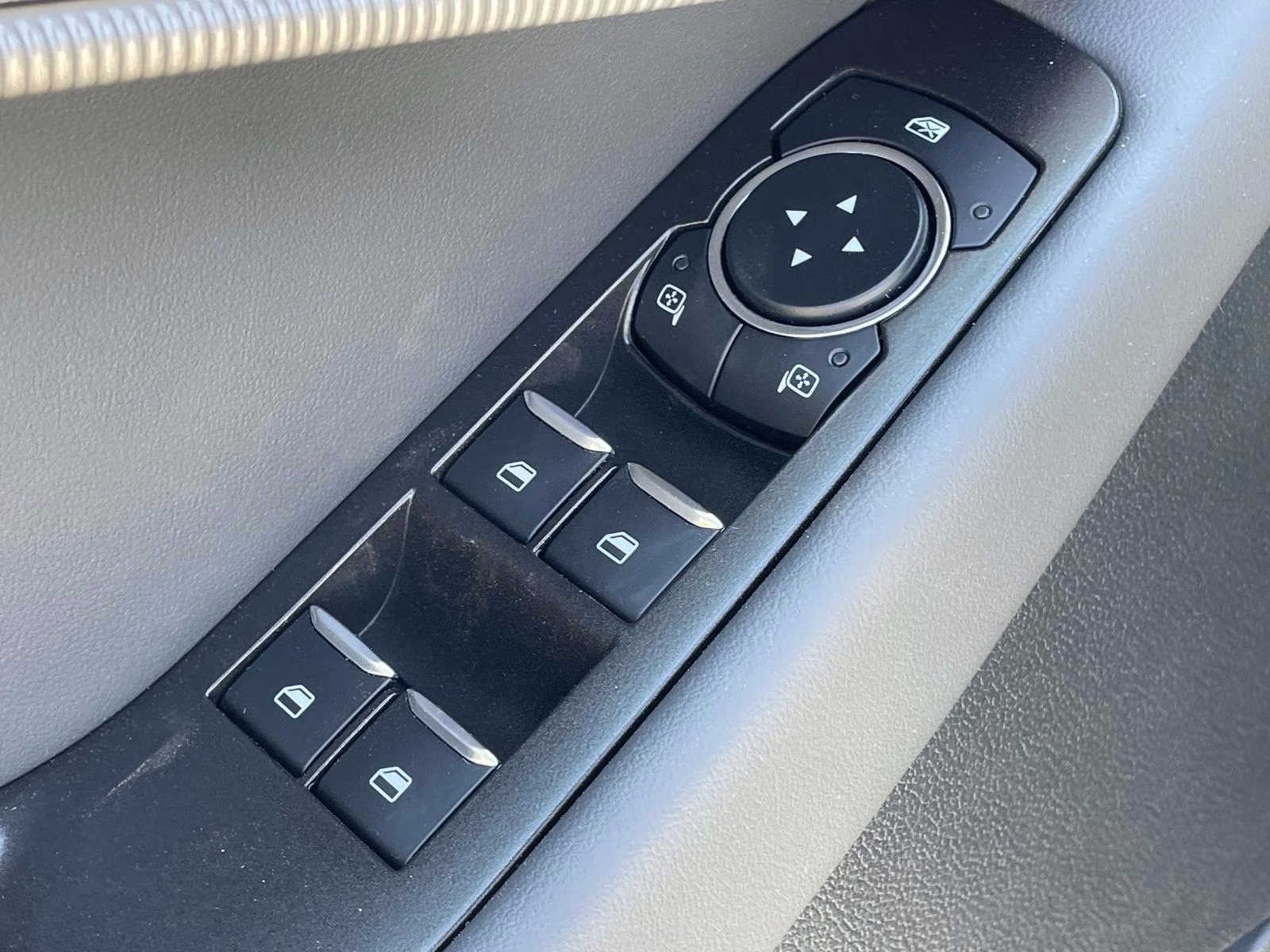 2026 White Metallic Ford Explorer Active RWD SUV