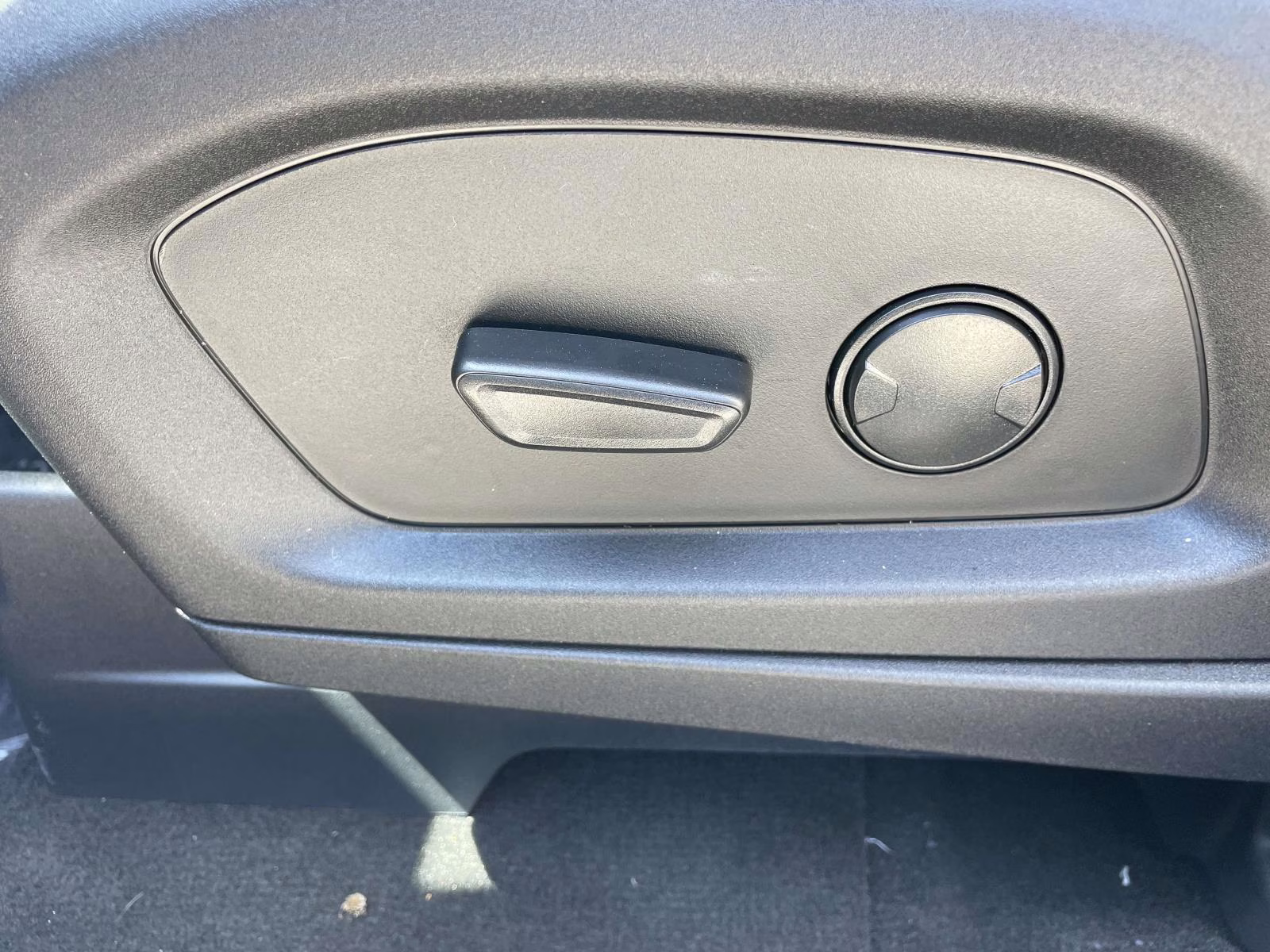 2026 White Metallic Ford Explorer Active RWD SUV