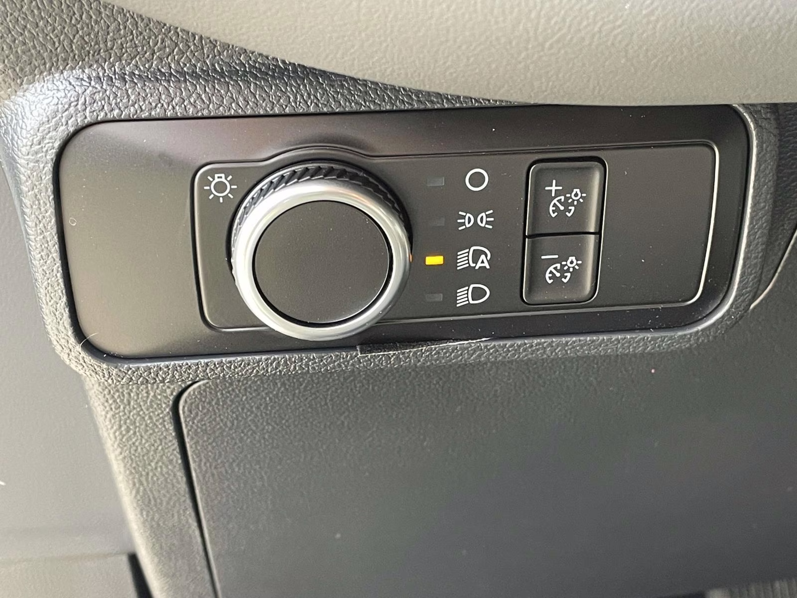 2026 White Ford Explorer Active RWD SUV