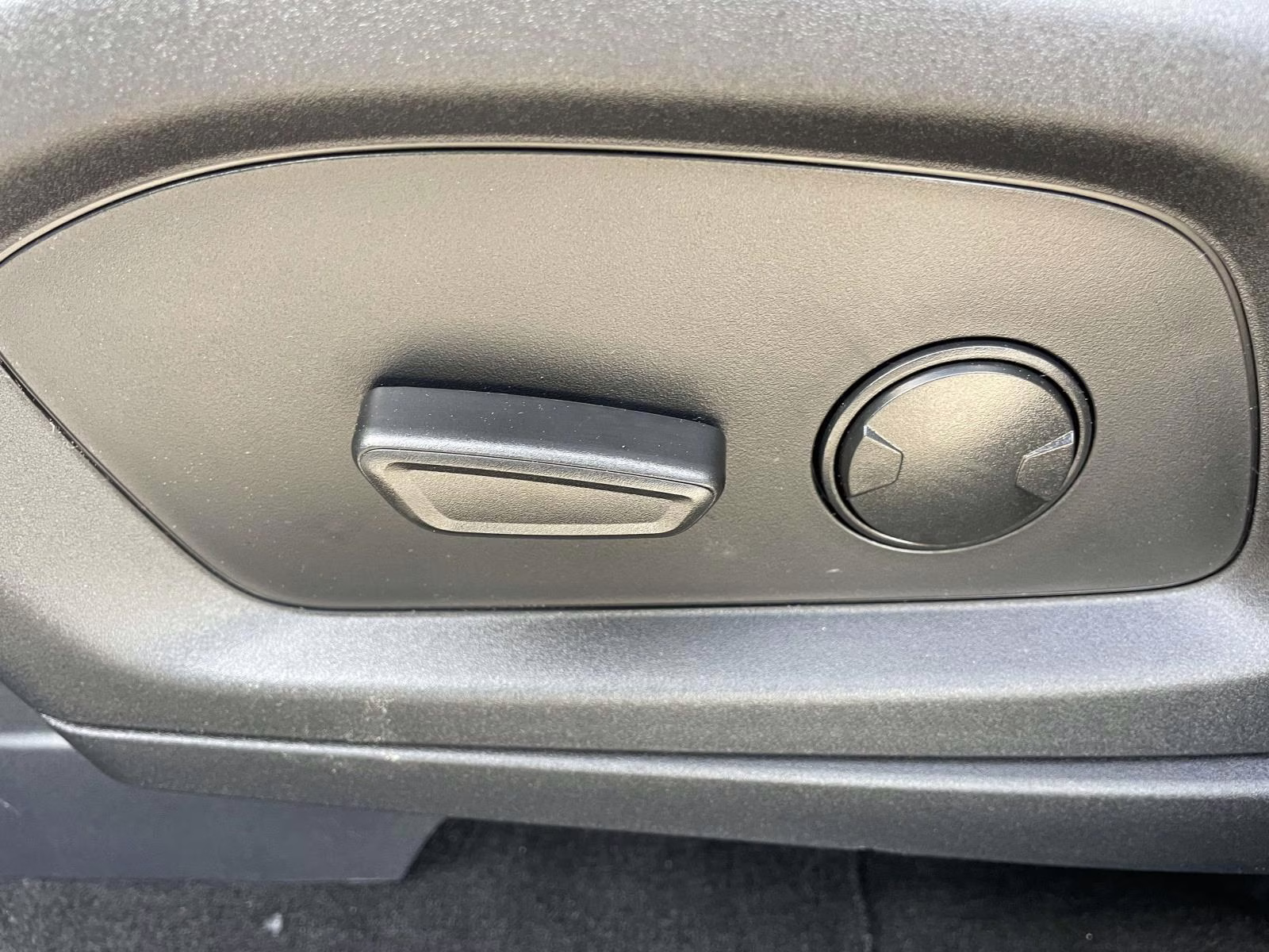 2026 White Ford Explorer Active RWD SUV