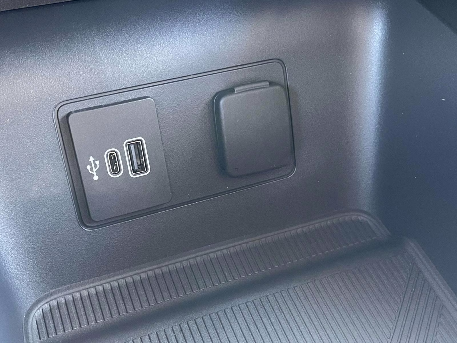 2026 Gray Metallic Ford Explorer Active RWD SUV