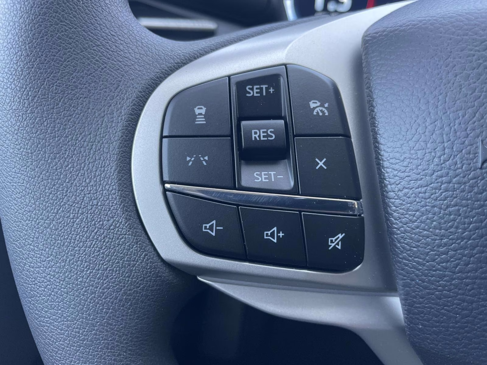 2026 White Metallic Ford Explorer Active RWD SUV