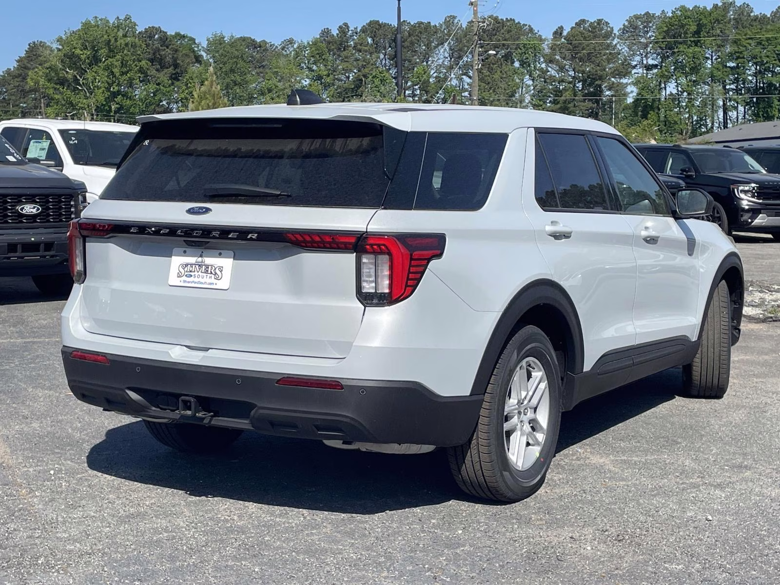 2026 White Metallic Ford Explorer Active RWD SUV