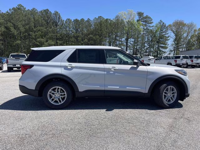 2026 White Metallic Ford Explorer Active RWD SUV