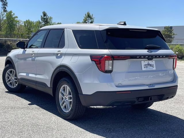 2026 White Metallic Ford Explorer Active RWD SUV
