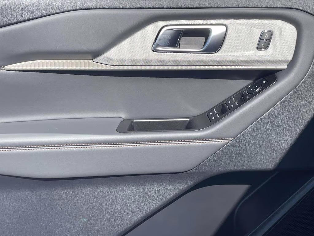 2026 White Metallic Ford Explorer Active RWD SUV