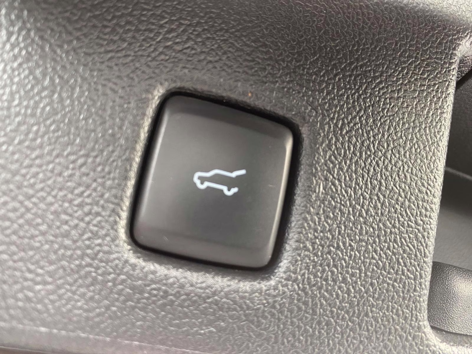 2022 Rapid Red Metallic Tinted Clearcoat Ford Escape SE FWD SUV