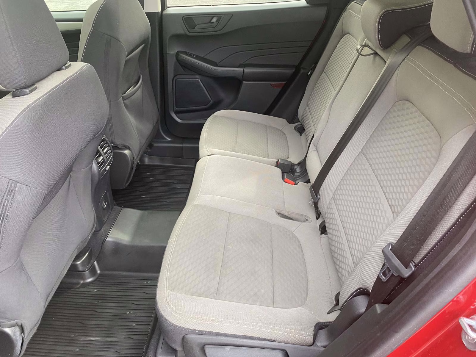 2022 Rapid Red Metallic Tinted Clearcoat Ford Escape SE FWD SUV