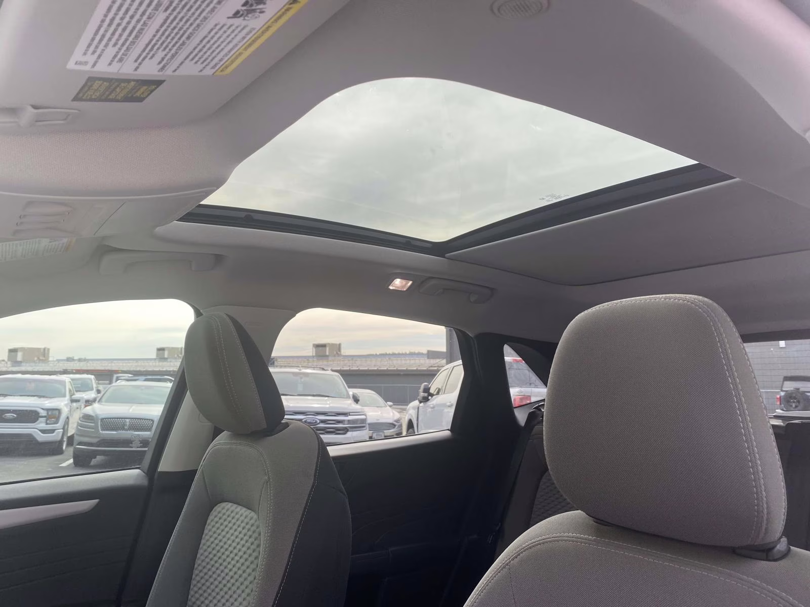 2022 Rapid Red Metallic Tinted Clearcoat Ford Escape SE FWD SUV