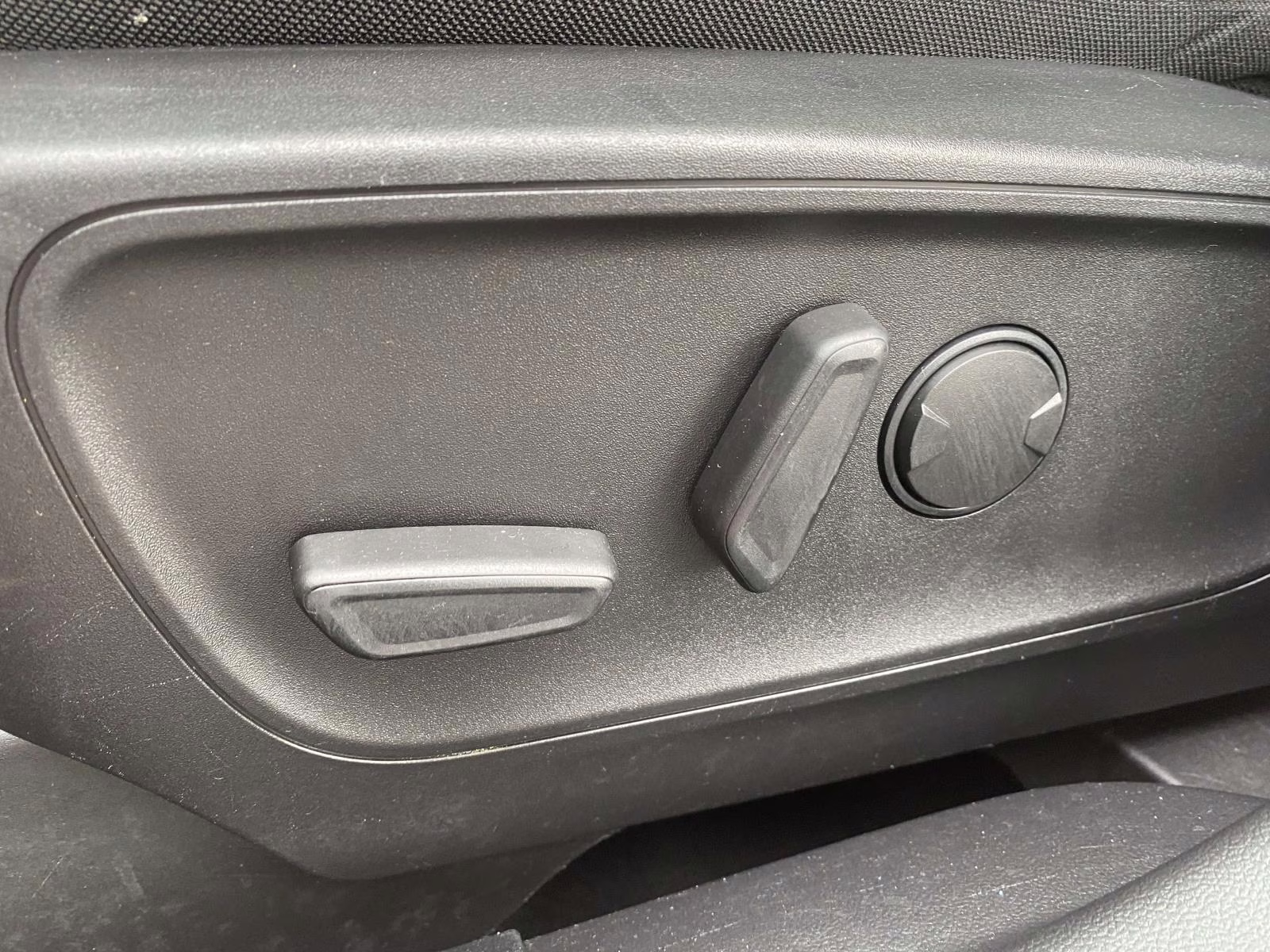 2022 Rapid Red Metallic Tinted Clearcoat Ford Escape SE FWD SUV