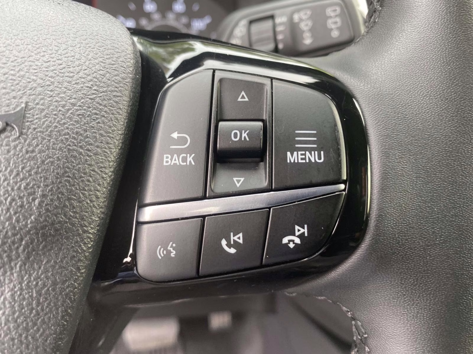 2022 Rapid Red Metallic Tinted Clearcoat Ford Escape SE FWD SUV