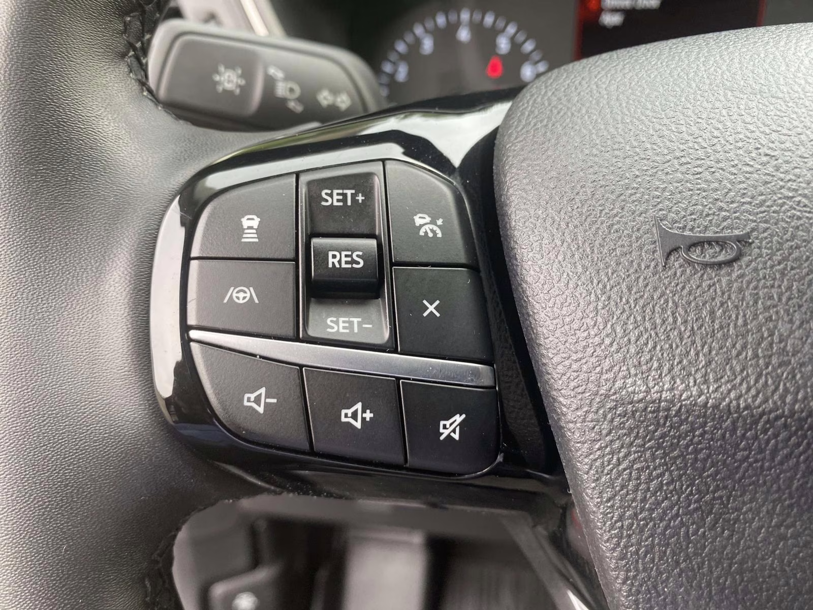 2022 Rapid Red Metallic Tinted Clearcoat Ford Escape SE FWD SUV