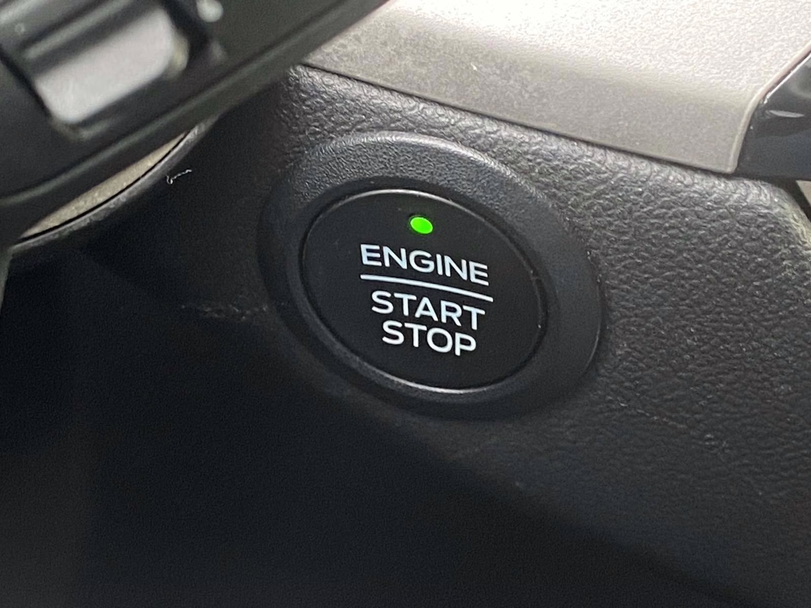 2022 Rapid Red Metallic Tinted Clearcoat Ford Escape SE FWD SUV