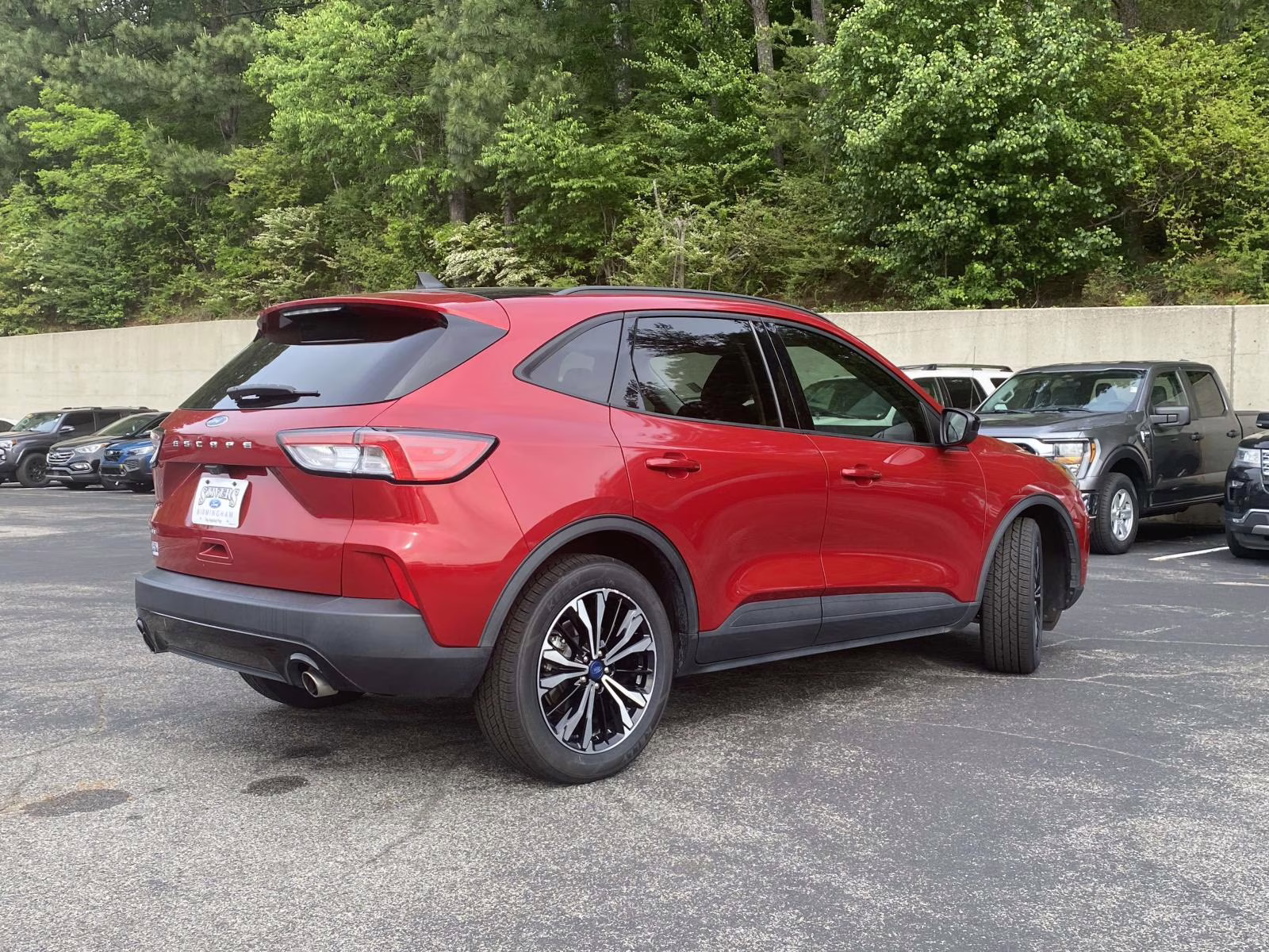 2022 Rapid Red Metallic Tinted Clearcoat Ford Escape SE FWD SUV