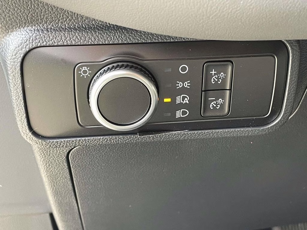 2026 White Ford Explorer Active RWD SUV