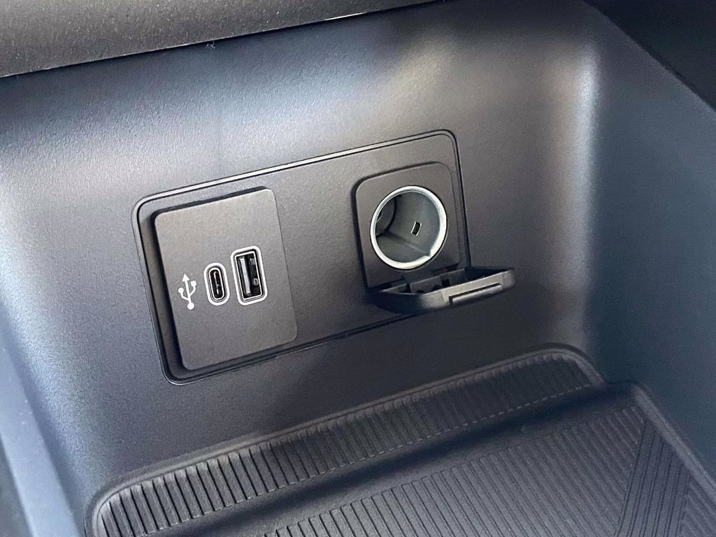 2026 White Ford Explorer Active RWD SUV