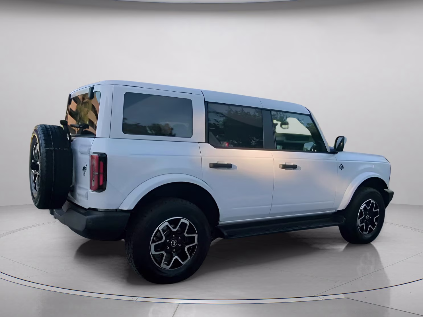 2026 Oxford White Ford Bronco Outer Banks 4X4 Convertible