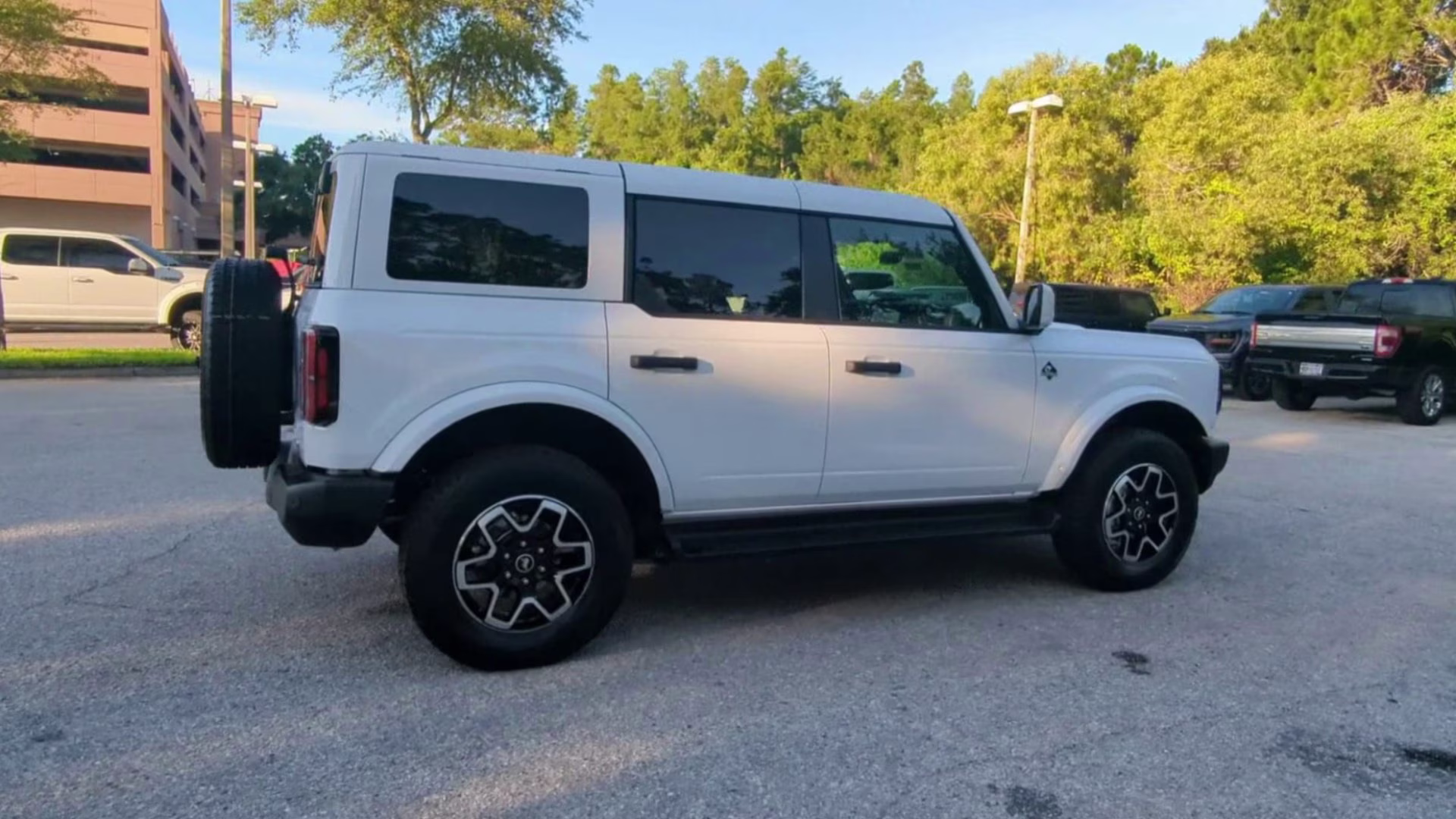 2026 Oxford White Ford Bronco Outer Banks 4X4 Convertible