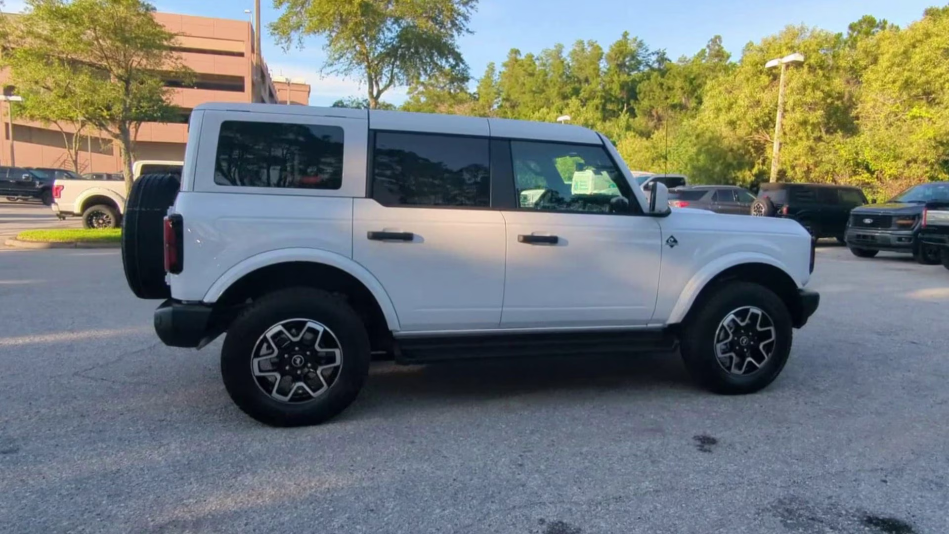 2026 Oxford White Ford Bronco Outer Banks 4X4 Convertible