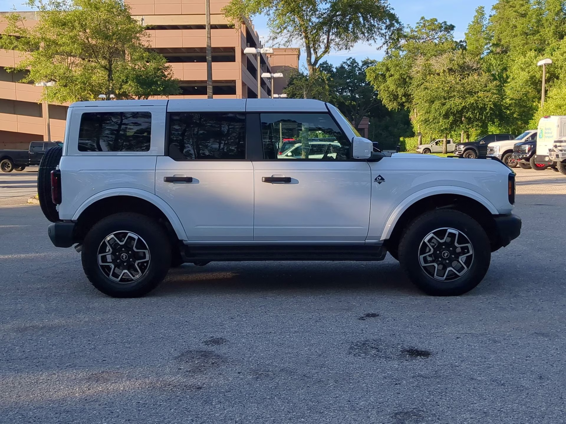 2026 Oxford White Ford Bronco Outer Banks 4X4 Convertible