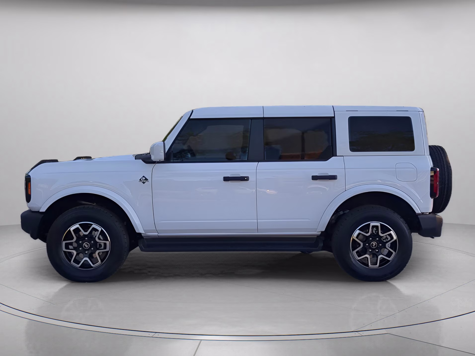 2026 Oxford White Ford Bronco Outer Banks 4X4 Convertible