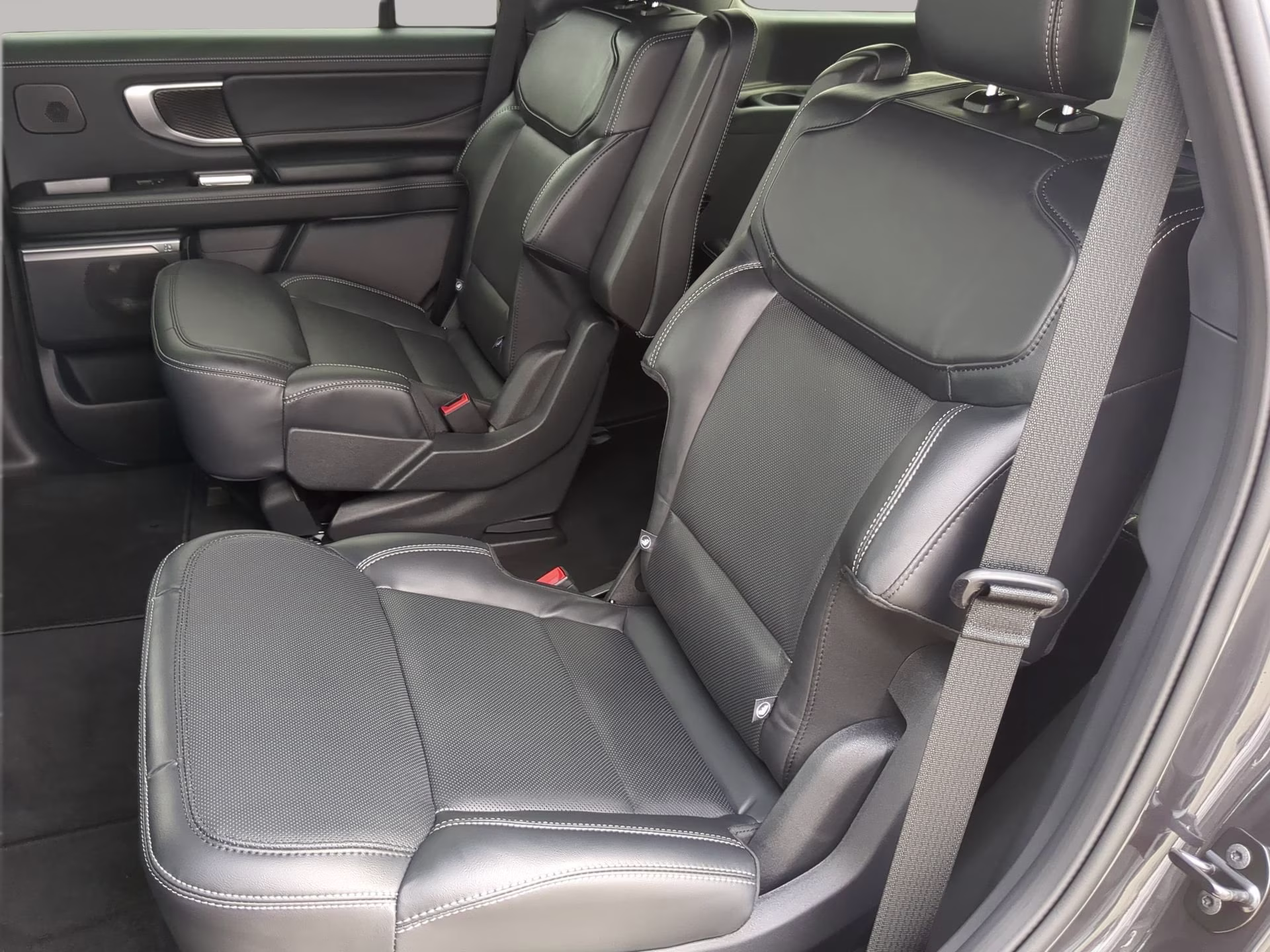 2026 Dark Matter Gray Metallic Ford Expedition Platinum 4X4 SUV