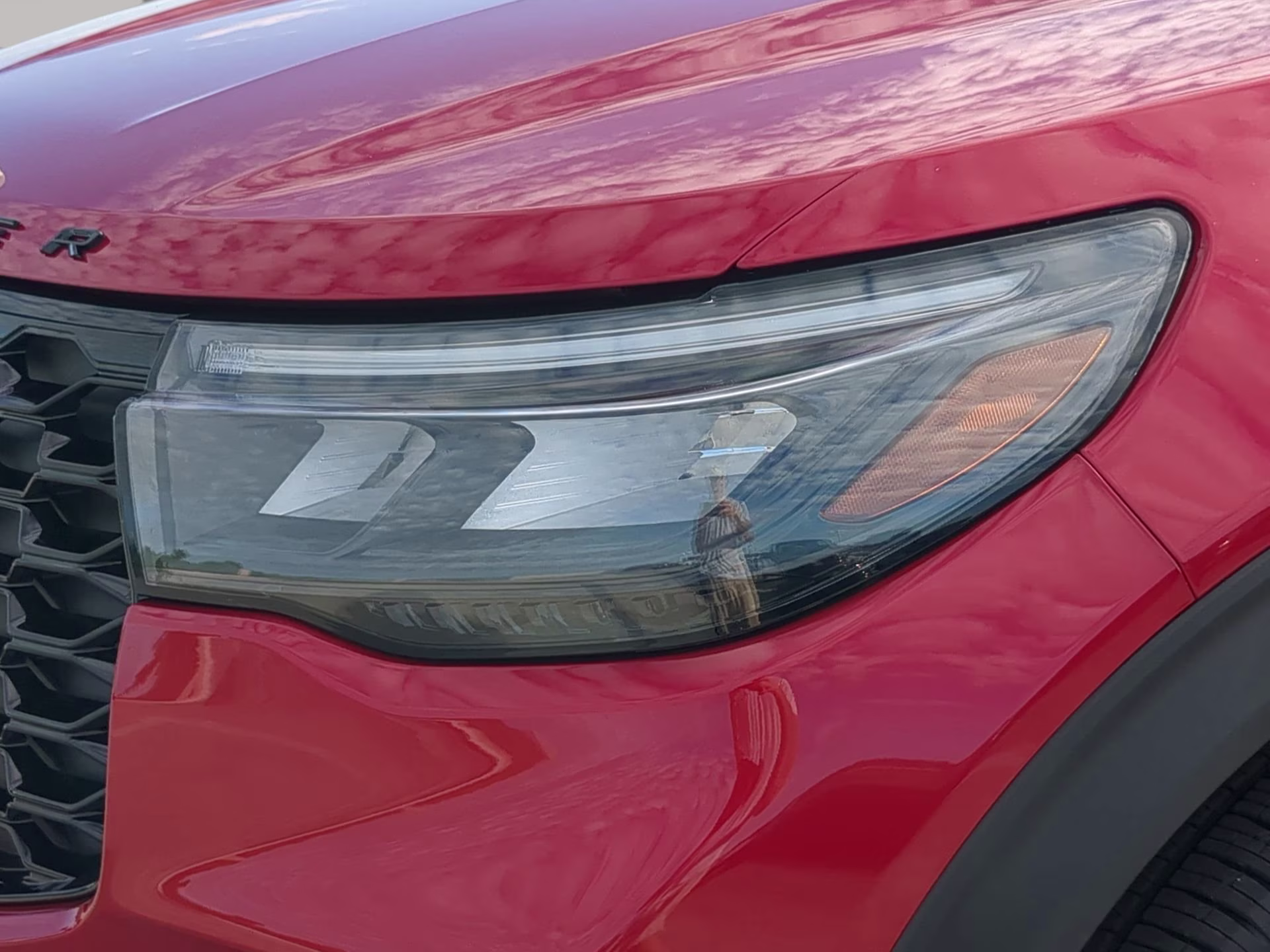 2026 Rapid Red Metallic Tinted Clearcoat Ford Explorer ST-Line RWD SUV
