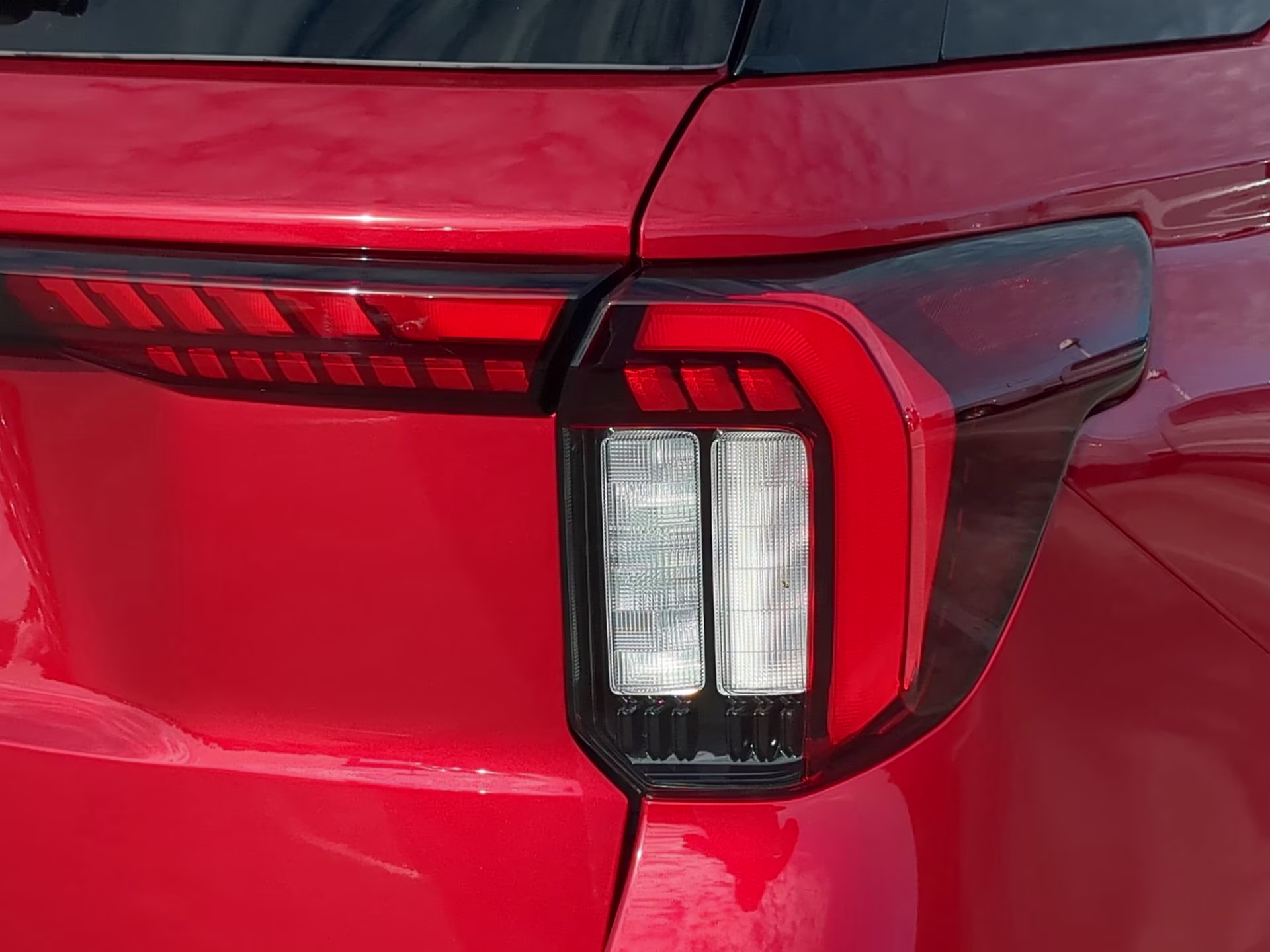 2026 Rapid Red Metallic Tinted Clearcoat Ford Explorer ST-Line RWD SUV