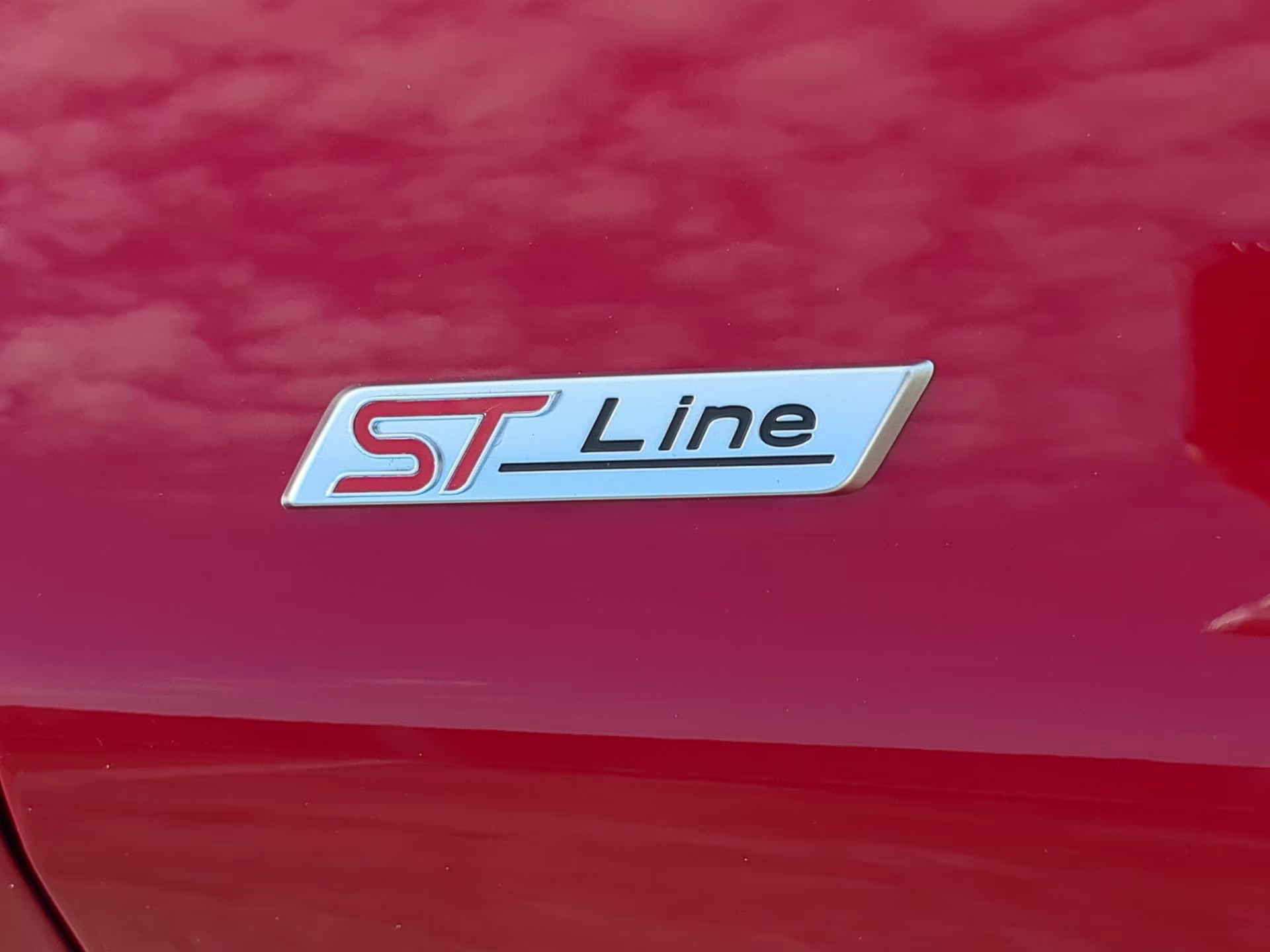 2026 Rapid Red Metallic Tinted Clearcoat Ford Explorer ST-Line RWD SUV