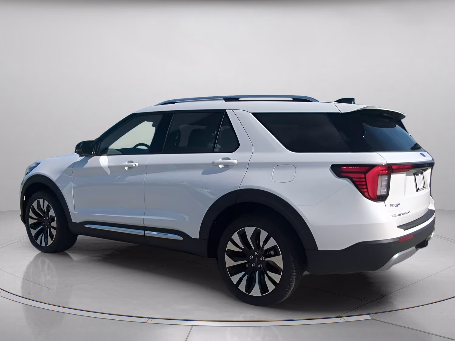 2026 Star White Metallic Tri-Coat Ford Explorer Platinum 4X4 SUV