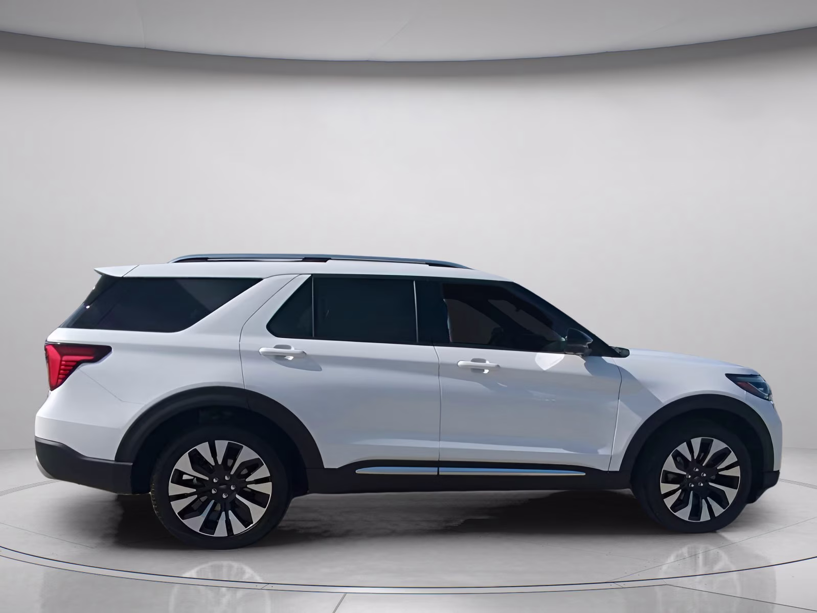 2026 Star White Metallic Tri-Coat Ford Explorer Platinum 4X4 SUV