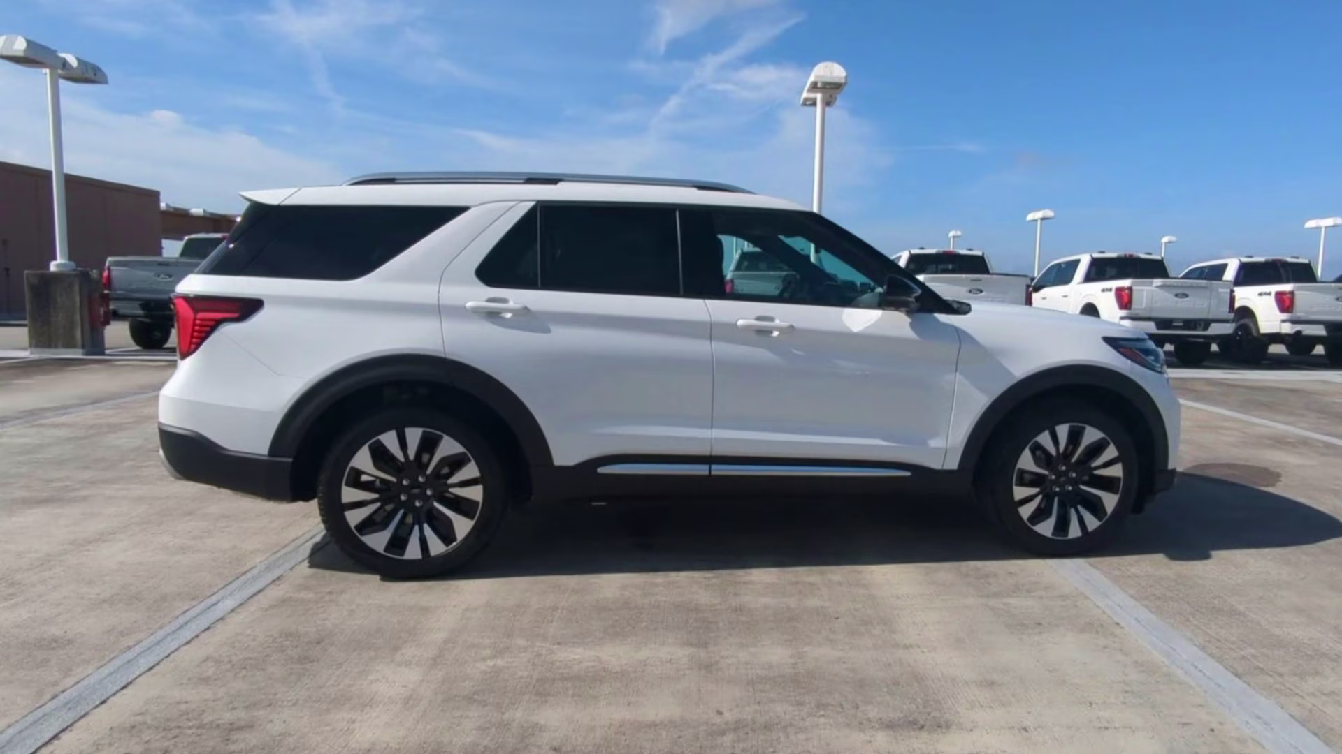 2026 Star White Metallic Tri-Coat Ford Explorer Platinum 4X4 SUV