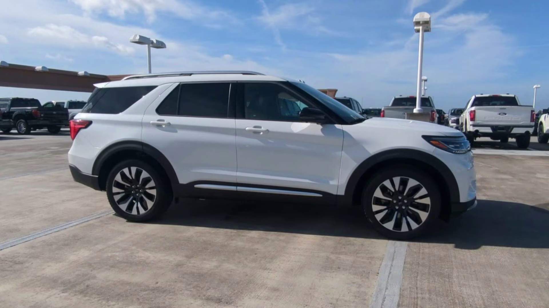 2026 Star White Metallic Tri-Coat Ford Explorer Platinum 4X4 SUV