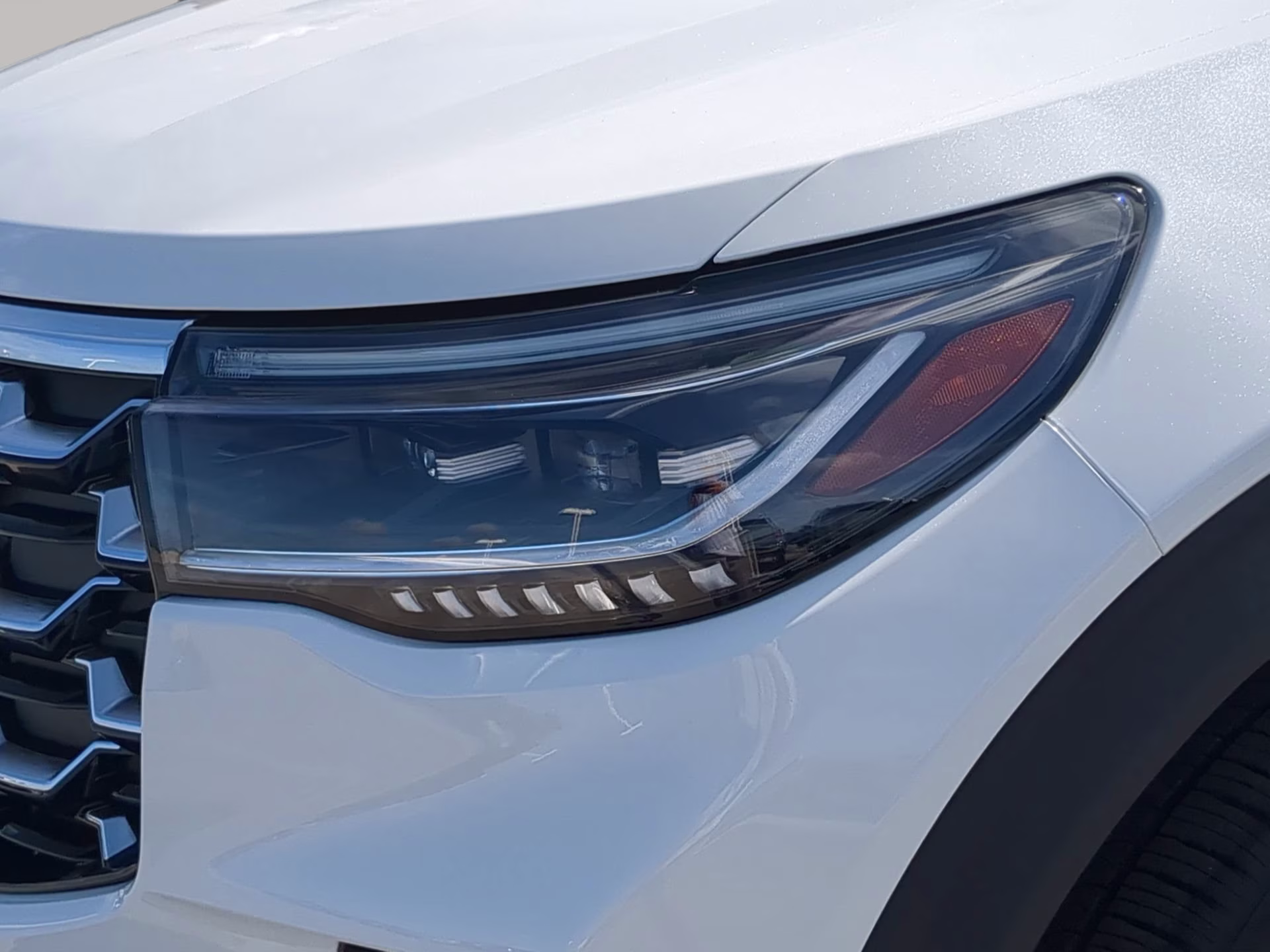 2026 Star White Metallic Tri-Coat Ford Explorer Platinum 4X4 SUV