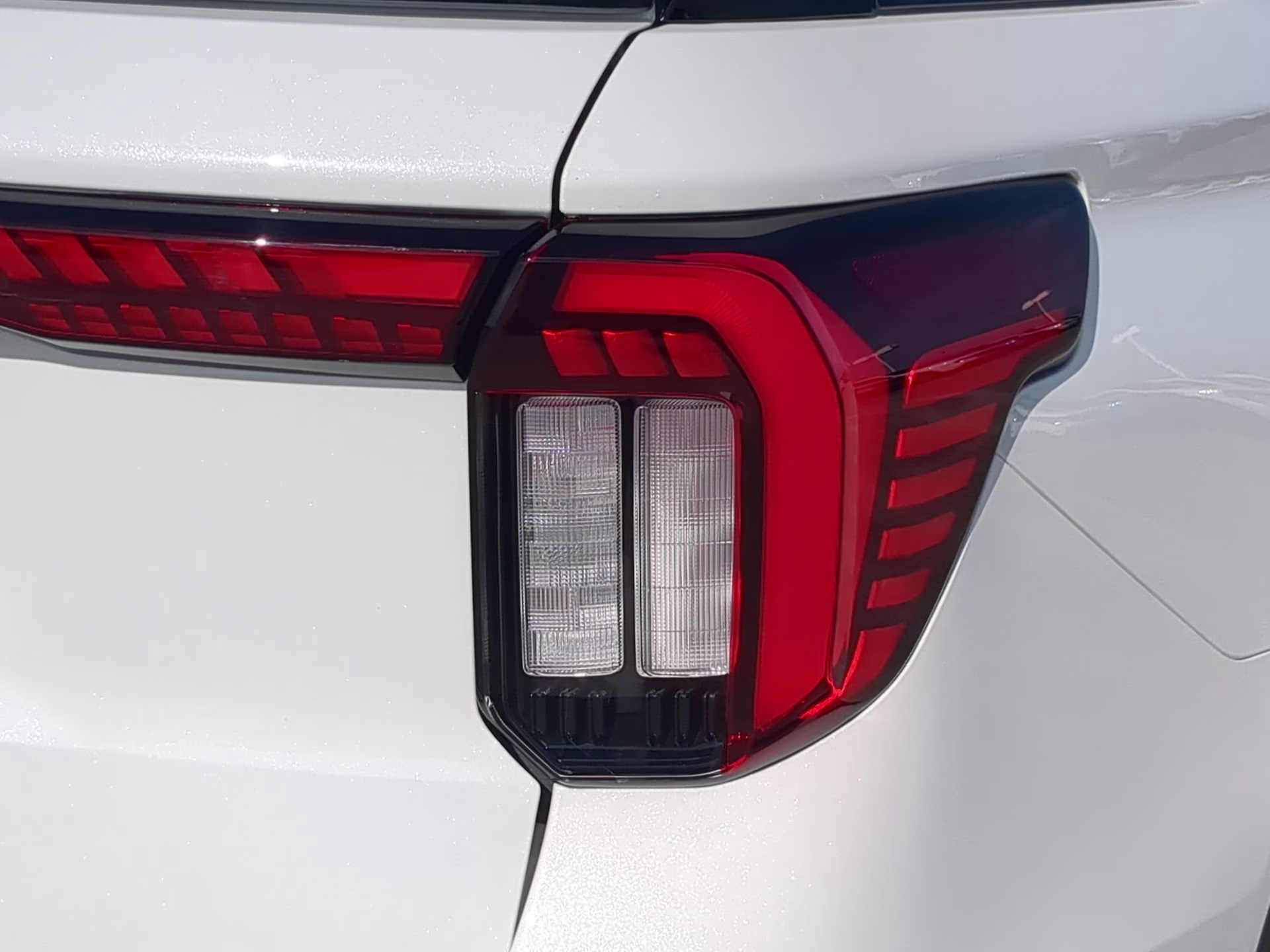 2026 Star White Metallic Tri-Coat Ford Explorer Platinum 4X4 SUV