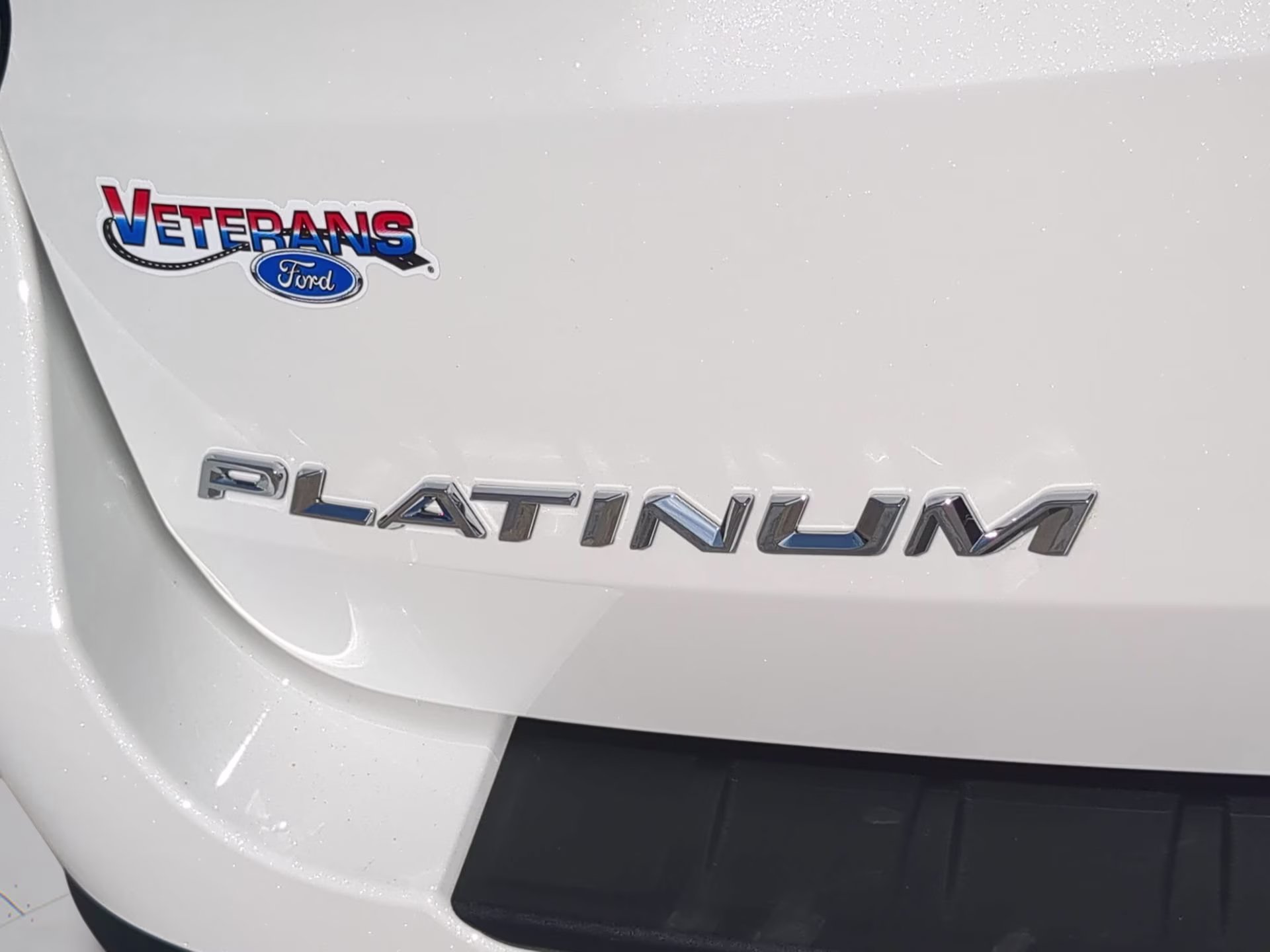 2026 Star White Metallic Tri-Coat Ford Explorer Platinum 4X4 SUV