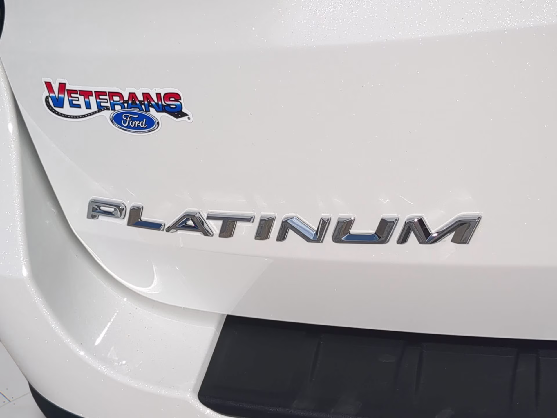 2026 Star White Metallic Tri-Coat Ford Explorer Platinum 4X4 SUV