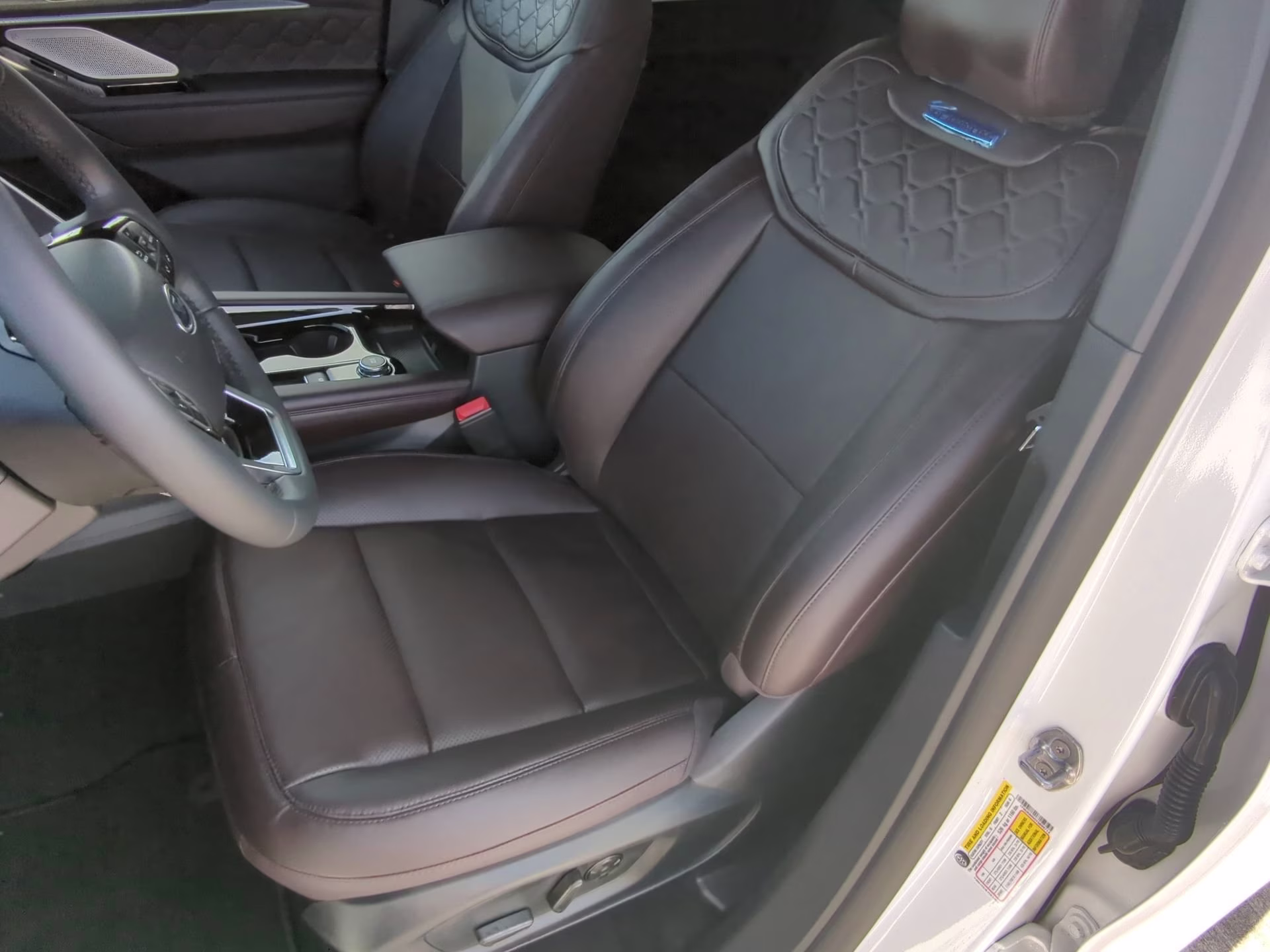2026 Star White Metallic Tri-Coat Ford Explorer Platinum 4X4 SUV
